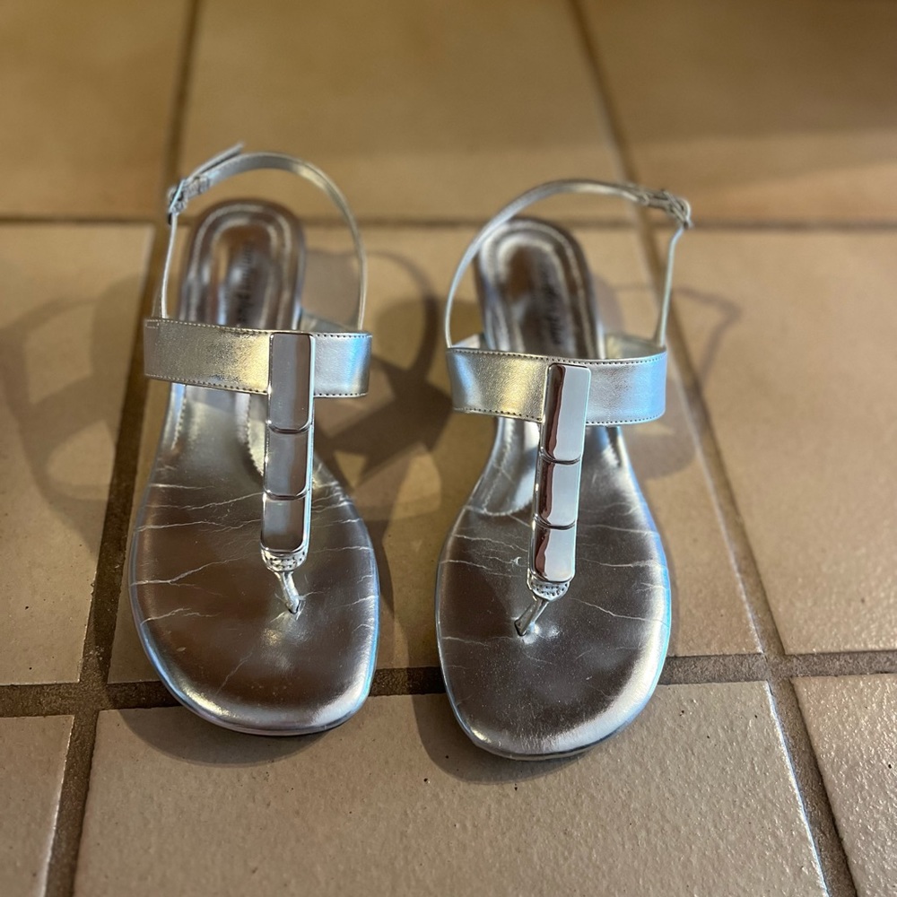 Silver and Quartz color Women’s size 7.5 medium width wedge sandal. 1 inch high